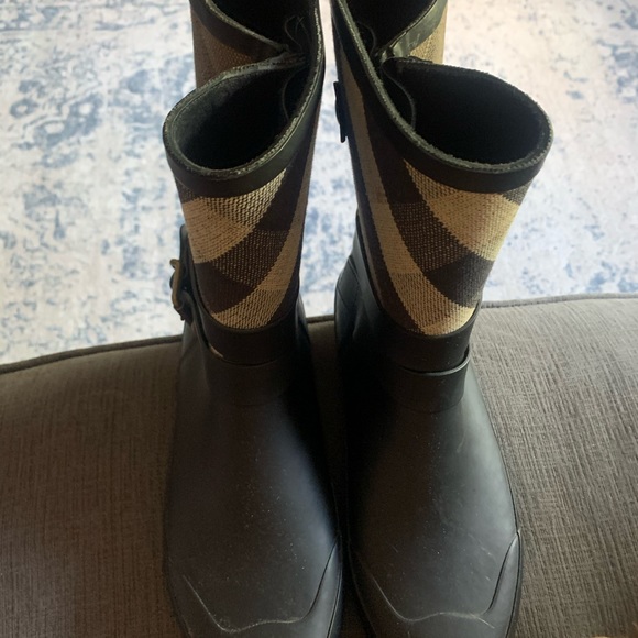 Burberry rain boot - Picture 2 of 5